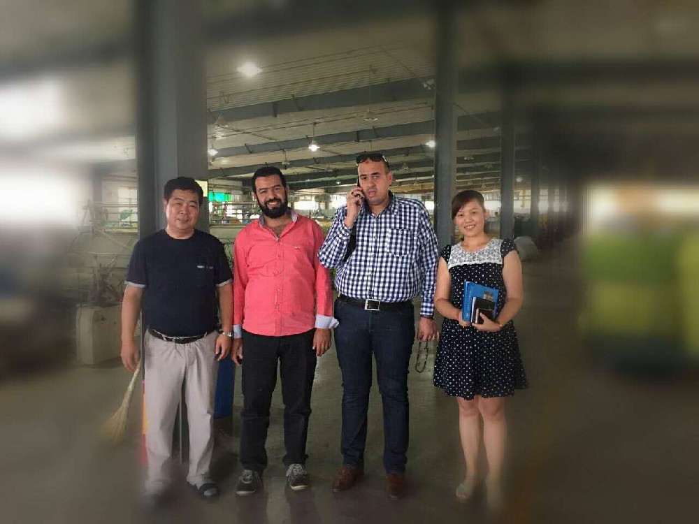 埃及一家化肥企業總經理和生產負責人來我公司洽談采購自粘方包裝袋和三復合編織袋業務